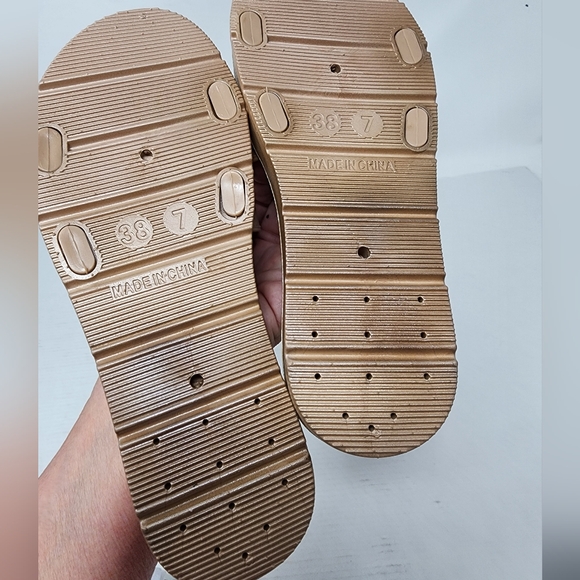New Slip on Sandals Beach Travel Waterproof Flip Flops Beige Nude Size 7 - Picture 6 of 8
